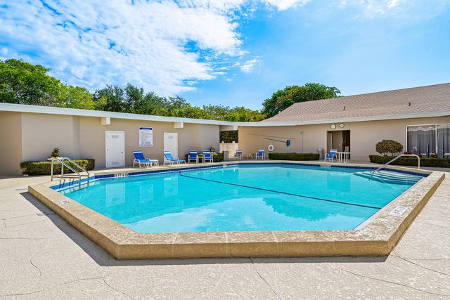 315 CIRCLE Drive S 201, Boynton Beach, FL 33435