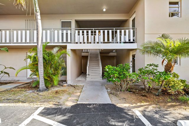 315 CIRCLE Drive S 201, Boynton Beach, FL 33435