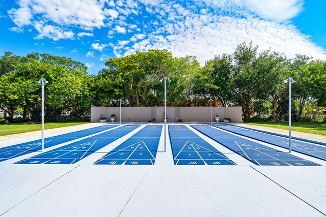 315 CIRCLE Drive S 201, Boynton Beach, FL 33435