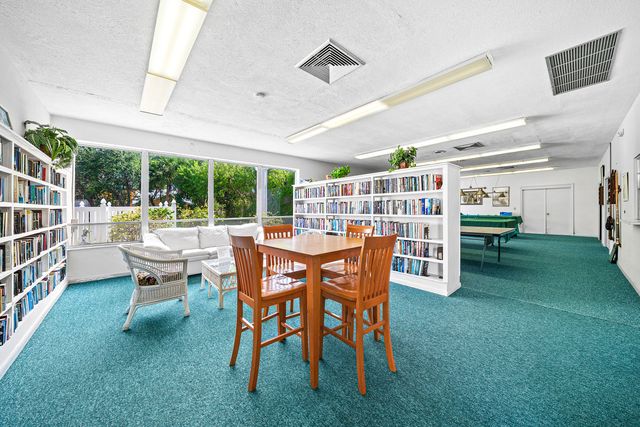 315 CIRCLE Drive S 201, Boynton Beach, FL 33435
