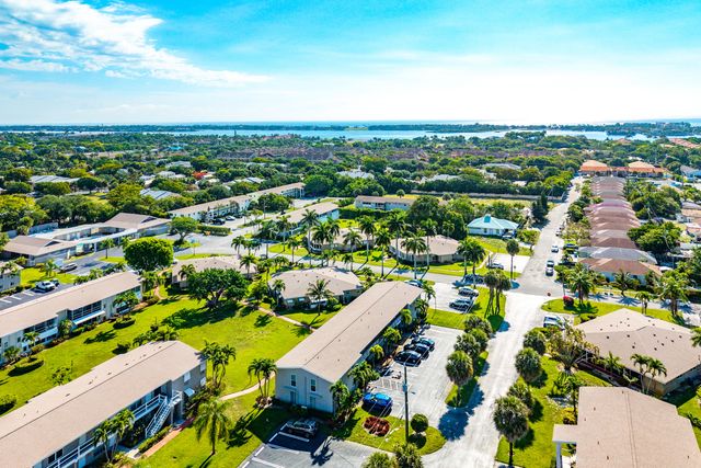 315 CIRCLE Drive S 201, Boynton Beach, FL 33435