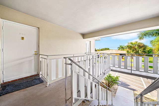 315 CIRCLE Drive S 201, Boynton Beach, FL 33435