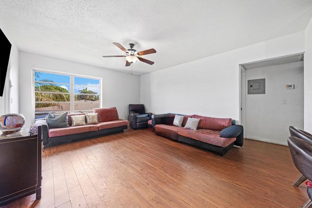 315 CIRCLE Drive S 201, Boynton Beach, FL 33435