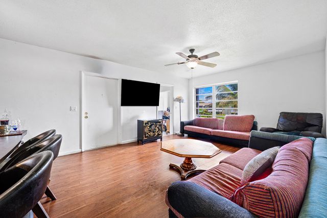 315 CIRCLE Drive S 201, Boynton Beach, FL 33435