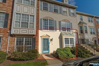 28 Boston Court, Newark, NJ 07103