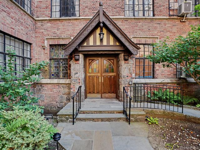 2 Westchester Avenue 4J, White Plains, NY 10601