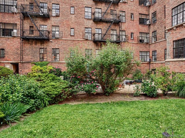 2 Westchester Avenue 4J, White Plains, NY 10601
