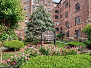 2 Westchester Avenue 4J, White Plains, NY 10601