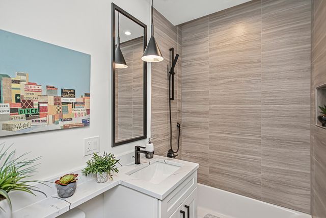 6526 S Ingleside Avenue 2N, Chicago, IL 60637