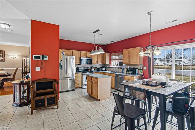 945 Foxboro DR, Newport News, VA 23602