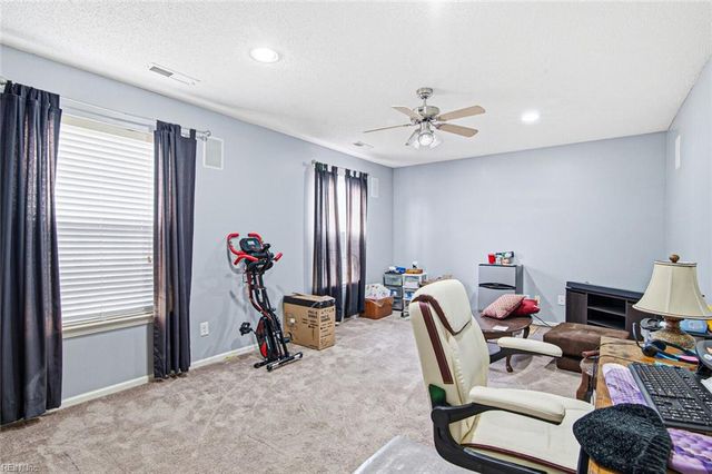 945 Foxboro DR, Newport News, VA 23602