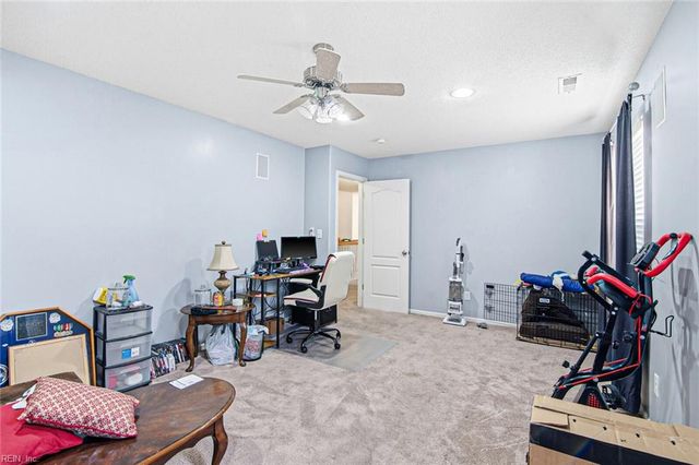 945 Foxboro DR, Newport News, VA 23602