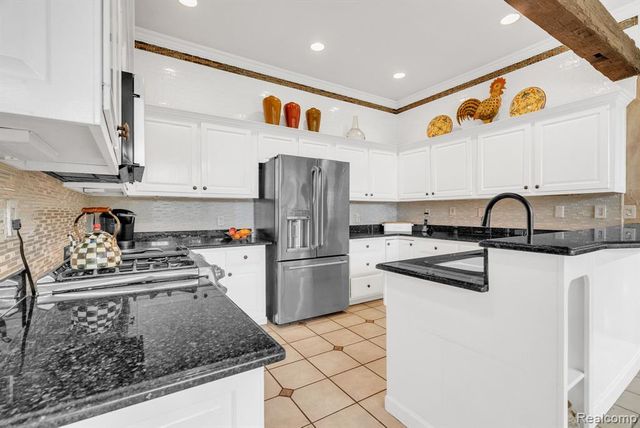 1887 Harvest Lane, Bloomfield Hills, MI 48302