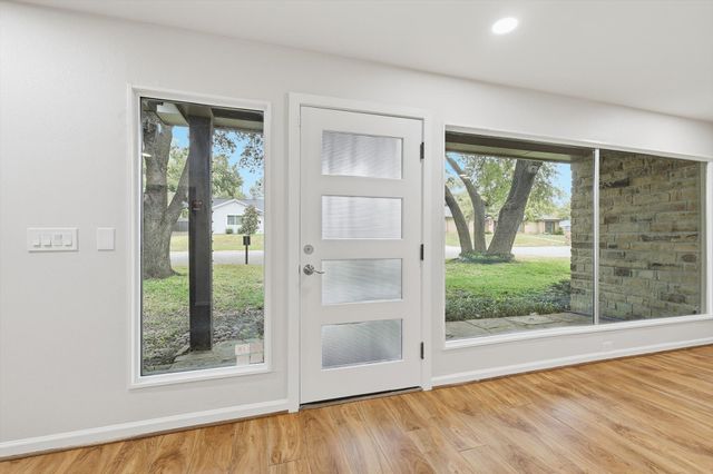 604 Donna Lane, Bedford, TX 76022