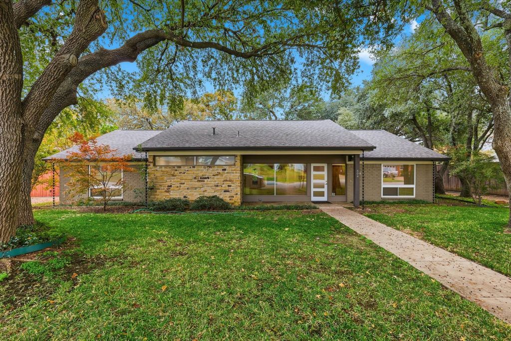 604 Donna Lane, Bedford, TX 76022