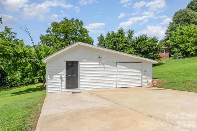 1164 Bradford Mountain Road, Lenoir, NC 28645