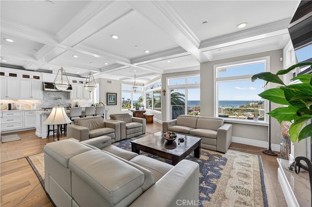 405 Blumont Street, Laguna Beach, CA 92651