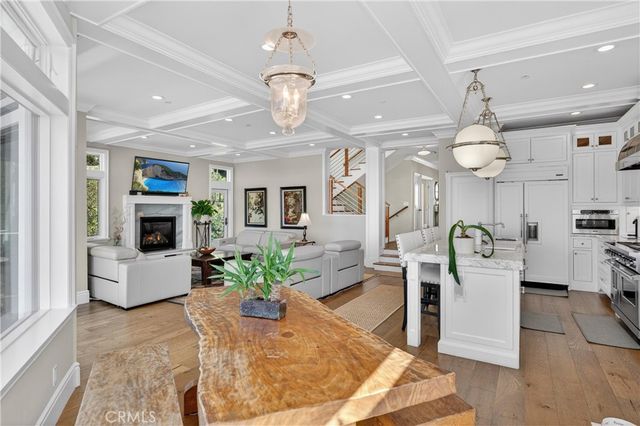 405 Blumont Street, Laguna Beach, CA 92651