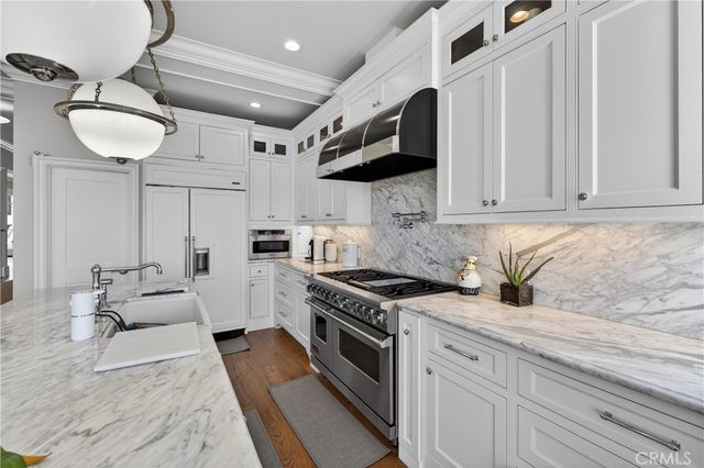 405 Blumont Street, Laguna Beach, CA 92651