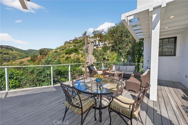 405 Blumont Street, Laguna Beach, CA 92651