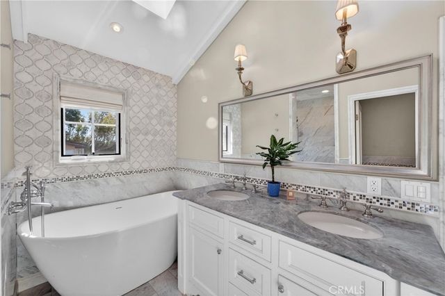 405 Blumont Street, Laguna Beach, CA 92651