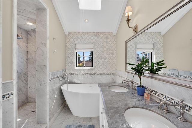 405 Blumont Street, Laguna Beach, CA 92651