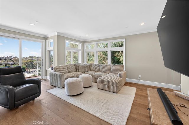 405 Blumont Street, Laguna Beach, CA 92651