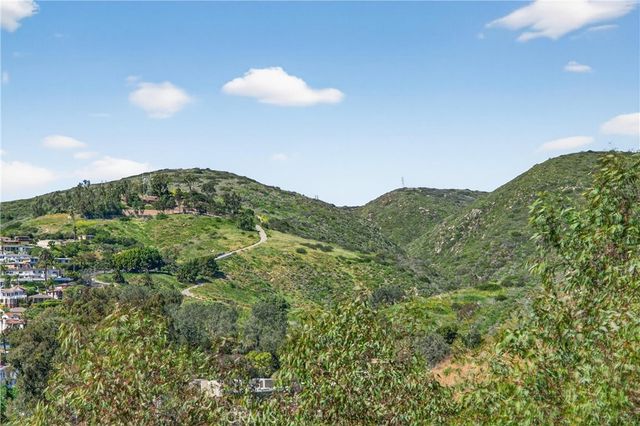405 Blumont Street, Laguna Beach, CA 92651