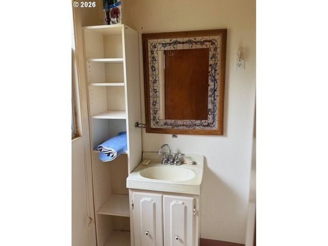 302 MONROE St, Ryderwood, WA 98581