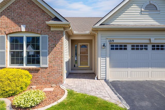 1219 Waterbrook Crossing, Webster, NY 14580