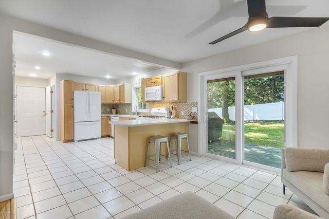 35 Old Lee Road, Newfields, NH 03856