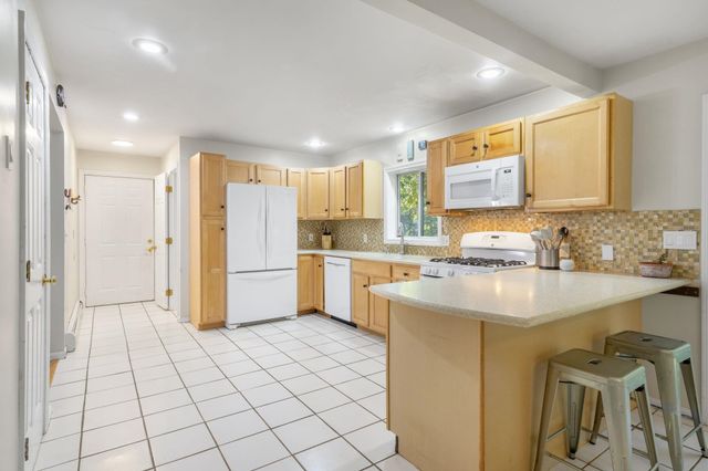 35 Old Lee Road, Newfields, NH 03856