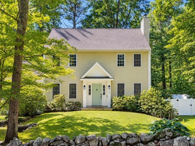 35 Old Lee Road, Newfields, NH 03856