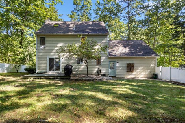 35 Old Lee Road, Newfields, NH 03856