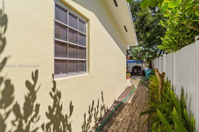2275 SW 15th St, Miami, FL 33145