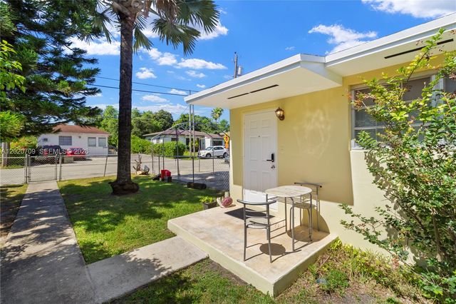 2275 SW 15th St, Miami, FL 33145