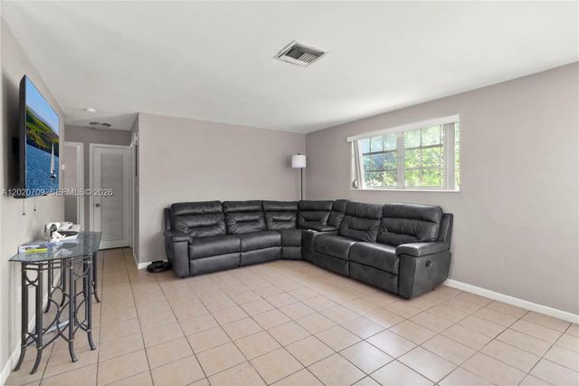 2275 SW 15th St, Miami, FL 33145