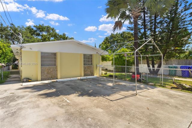 2275 SW 15th St, Miami, FL 33145