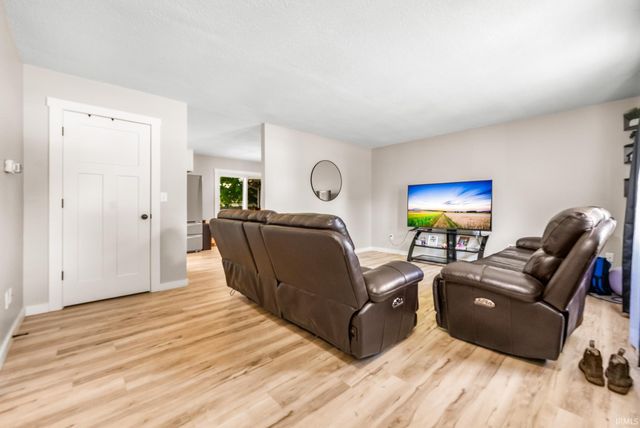 18098 Sunny Lane, Goshen, IN 46526