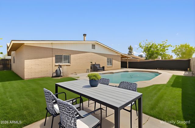 8825 W ROMA Avenue, Phoenix, AZ 85037
