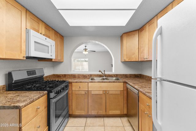 8825 W ROMA Avenue, Phoenix, AZ 85037