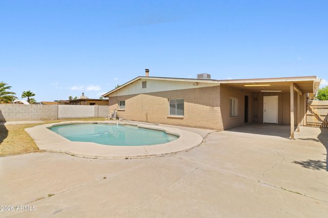 8825 W ROMA Avenue, Phoenix, AZ 85037