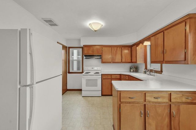 2621 S 85th STREET, West Allis, WI 53227