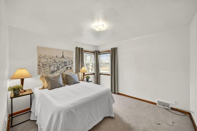 2621 S 85th STREET, West Allis, WI 53227