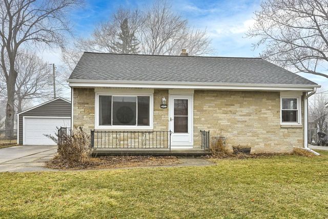 2621 S 85th STREET, West Allis, WI 53227