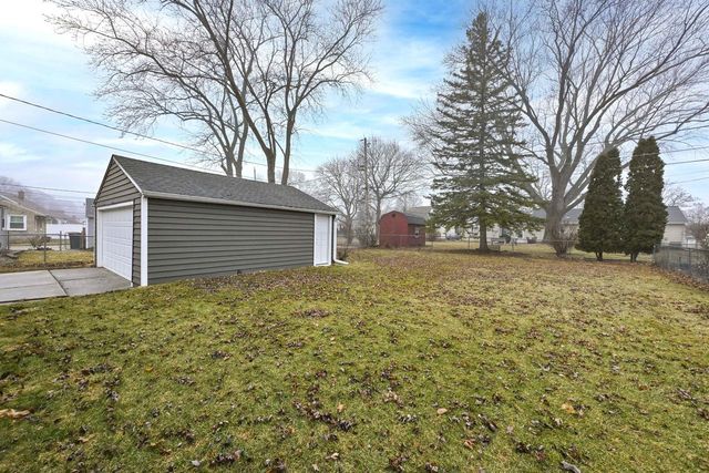 2621 S 85th STREET, West Allis, WI 53227