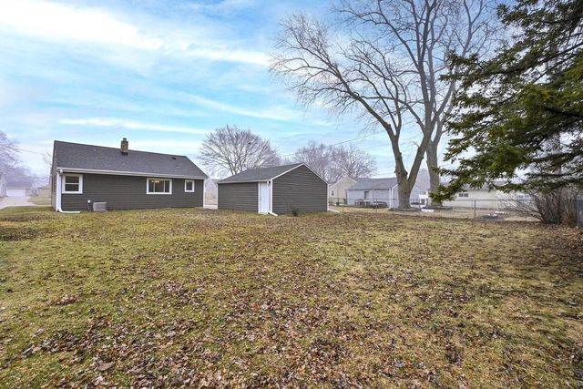 2621 S 85th STREET, West Allis, WI 53227