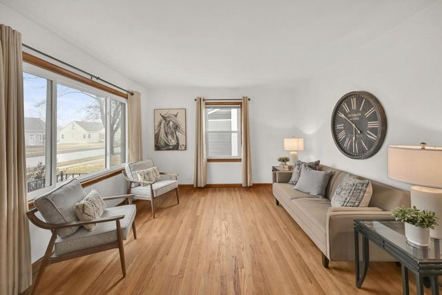 2621 S 85th STREET, West Allis, WI 53227