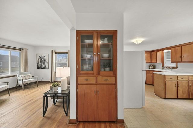 2621 S 85th STREET, West Allis, WI 53227