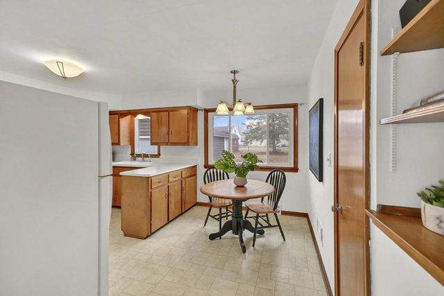 2621 S 85th STREET, West Allis, WI 53227